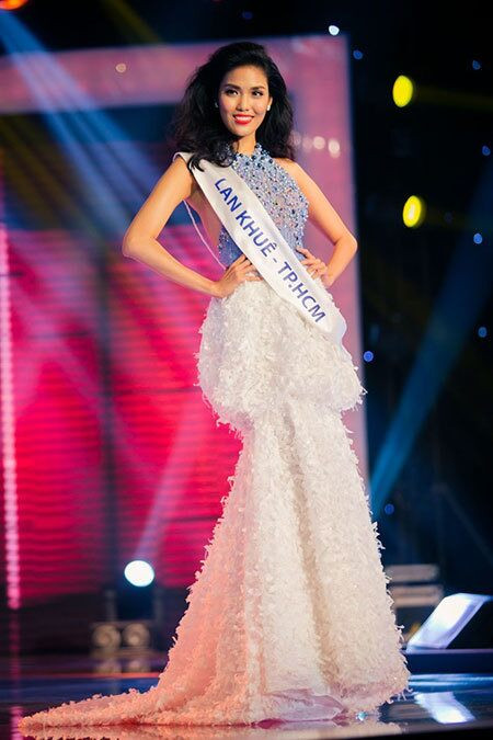 Trần Ngọc Lan Khuê đăng quang Hoa khôi Áo dài Việt Nam 2014 và lọt top 11 Hoa hậu Thế giới 2015. Cô cũng là cái tên không thể bỏ qua khi nói về những hoa hậu, hoa khôi xuất thân từ gia đình danh giá. Ảnh: Báo Phụ nữ Thủ đô