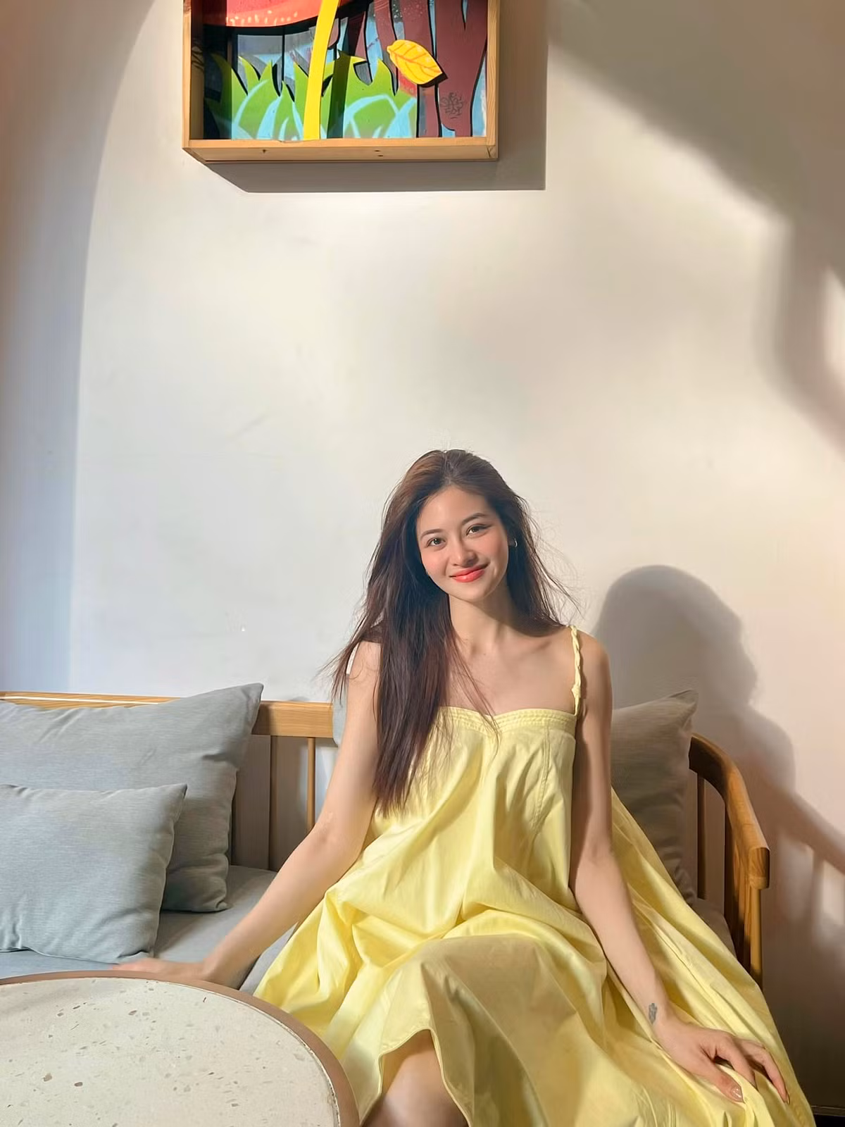 Thuỳ Anh từng góp mặt trong một số phim điện ảnh như: Cả một đời ân oán, Tình yêu và tham vọng, Đừng nói khi yêu, Rừng thế mạng, Gái già lắm chiêu... Mới nhất, Thùy Anh vào vai Như Ý ở Chúng ta của 8 năm sau. Ảnh: FBNV