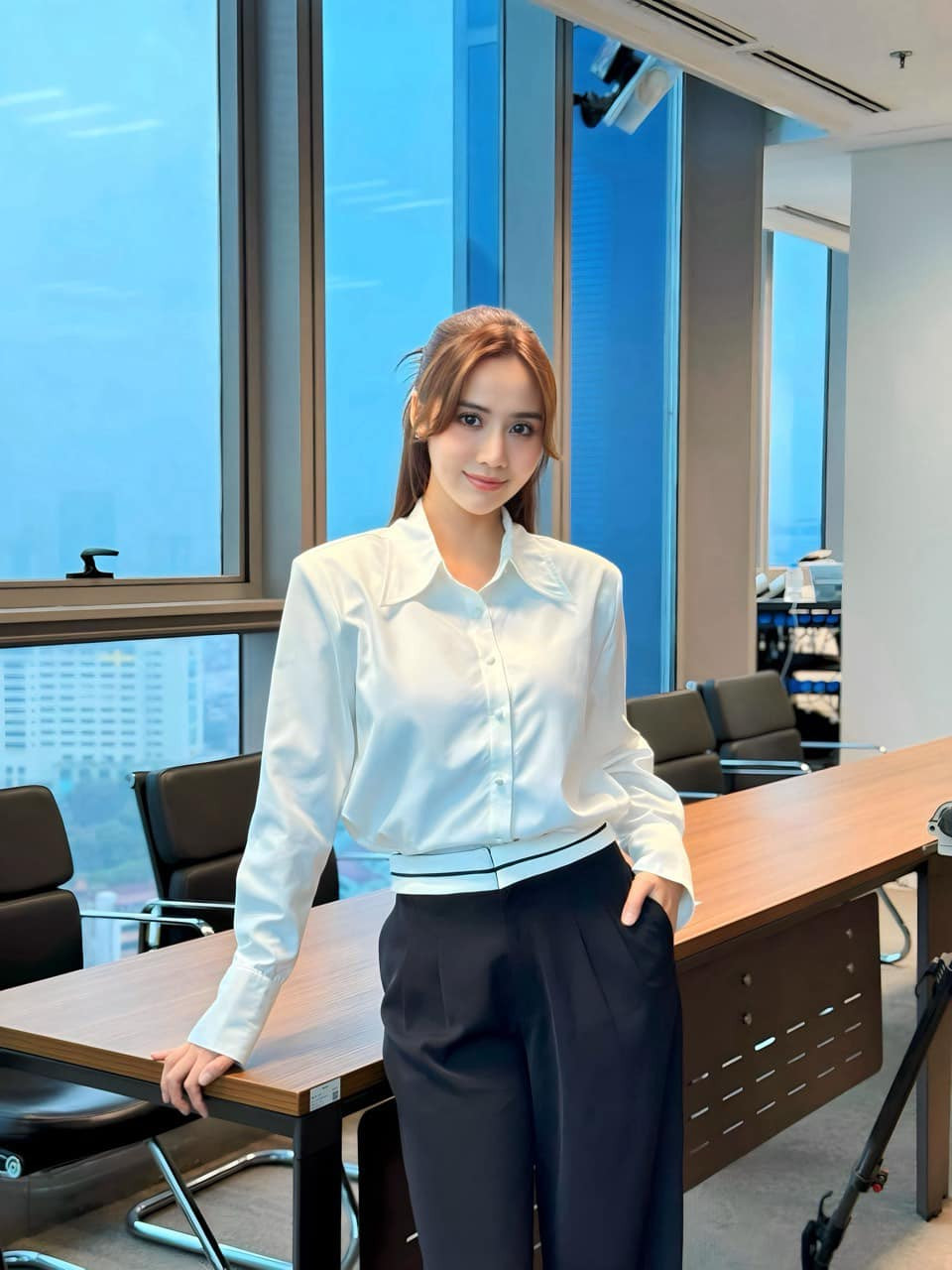 Nữ diễn viên luôn truyền cảm hứng cho mọi người bởi phong cách sống năng động, độc lập và tự tin.