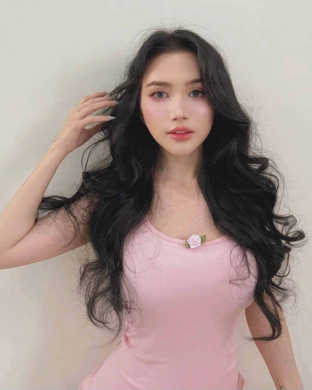 Ở tuổi 38, Sĩ Thanh vẫn trẻ trung, gợi cảm. Ảnh: FB Sĩ Thanh