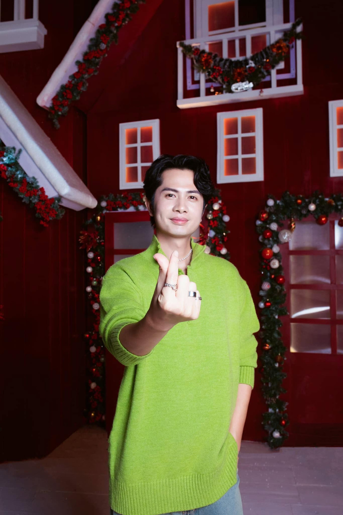 Anh vẫn tích cực tham gia các dự án, đồng thời thử sức với nhiều vai trò mới. Hình ảnh của Huỳnh Phương ngày càng chững chạc, trưởng thành hơn. Ảnh: FB Huỳnh Phương