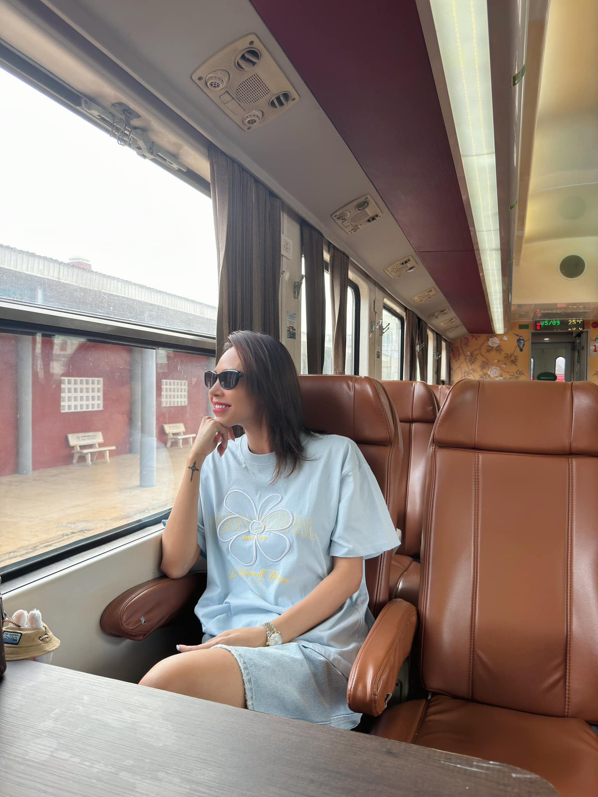 Minh Triệu trải nghiệm đi tàu ngắm cảnh. Ảnh: FB Pham Dinh Minh Trieu