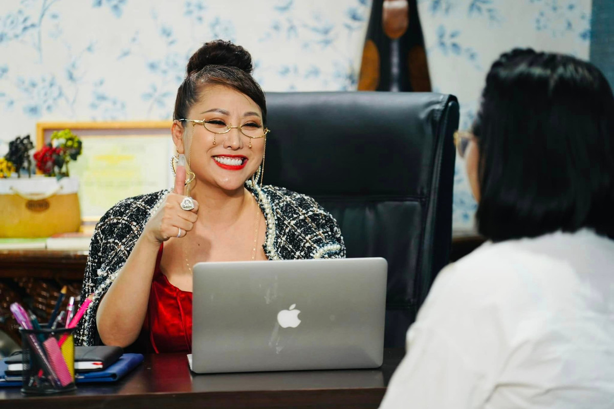 Cô luôn xuất hiện trên trang cá nhân với thần thái tươi tắn và đầy tự tin. Ảnh: FBNV