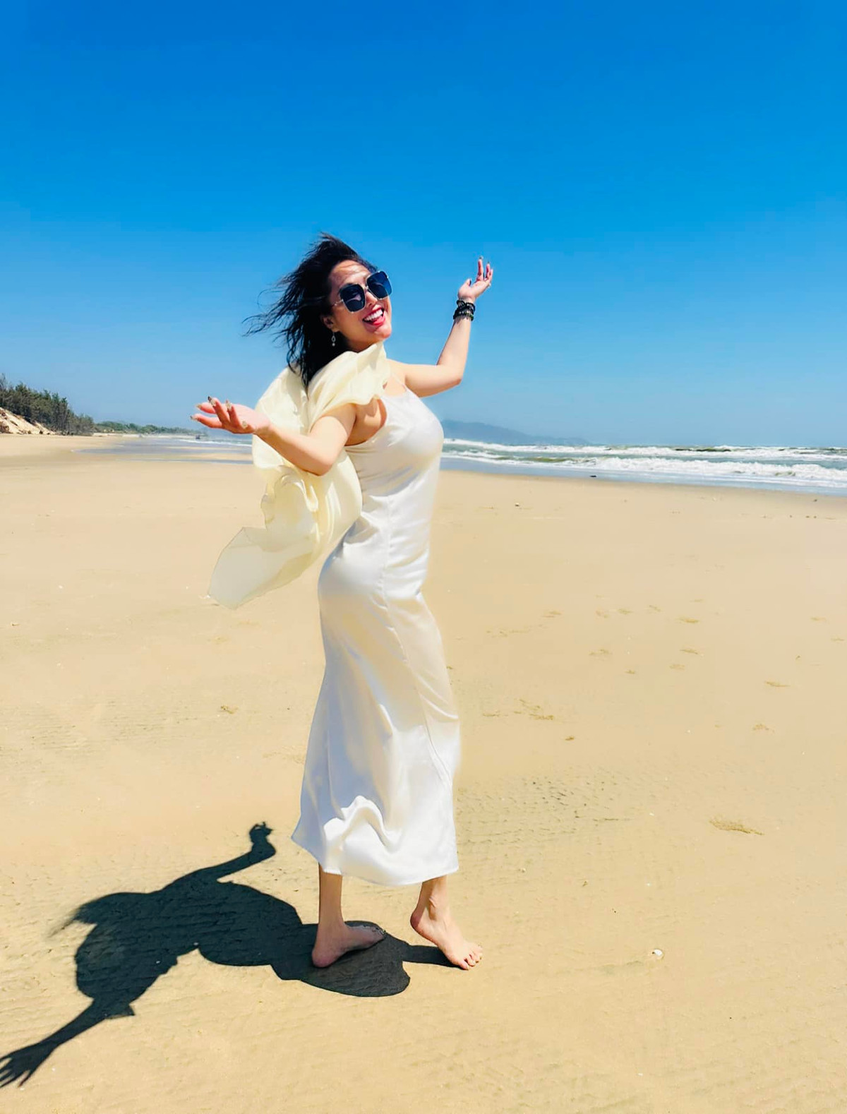 Vẻ ngoài của cô hiện tại thon gọn, trẻ trung hơn so với trước đây. Ảnh: FBNV