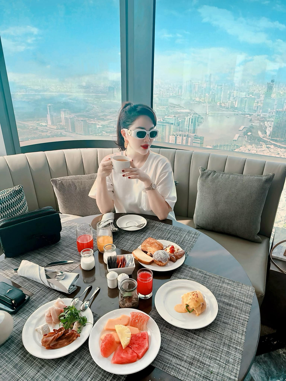 Bảo Thy được chồng cưng chiều hết mực. Ảnh: FBNV