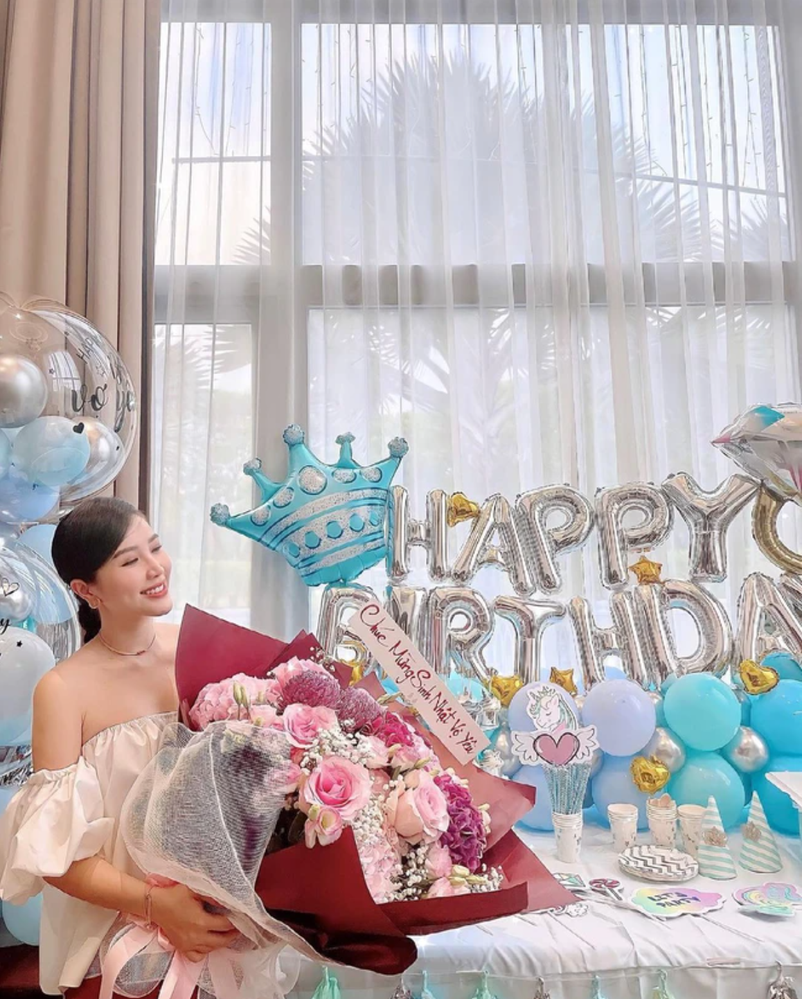 Chồng Bảo Thy thường xuyên đưa cô đi du lịch khắp nơi trên thế giới, dành tặng bà xã những món quà đắt đỏ từ túi hiệu cho tới xe hơi hạng sang. Ảnh: FBNV