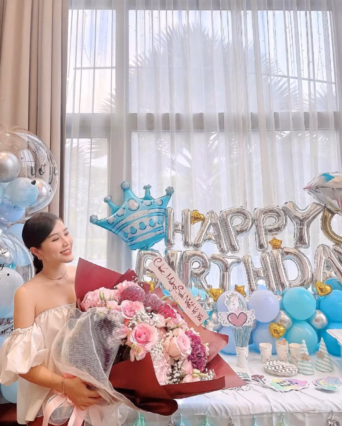 Chồng Bảo Thy thường xuyên đưa cô đi du lịch khắp nơi trên thế giới, dành tặng bà xã những món quà đắt đỏ từ túi hiệu cho tới xe hơi hạng sang. Ảnh: FBNV