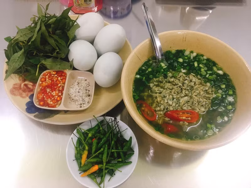 Don là một trong những đặc sản Quảng Ngãi ngon nhất để thưởng thức. Don thường xuất hiện vào mùa hè, từ tháng 4 đến tháng 5, có vị ngọt thanh, nhiều chất dinh dưỡng nên rất được ưa thích.