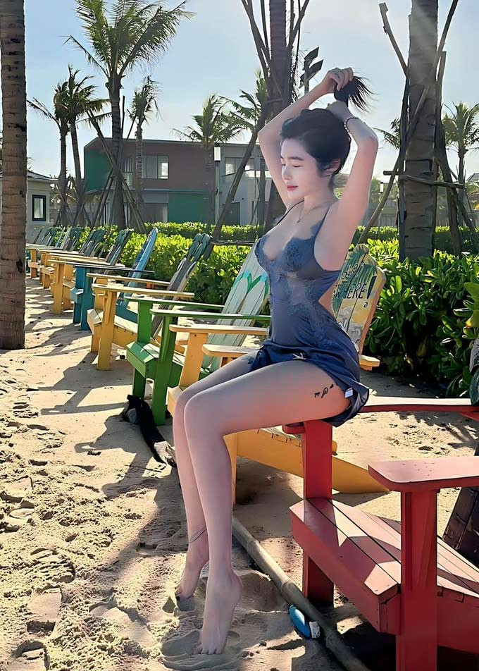 Có những khi người đẹp sinh năm 1987 khiến nhiều người ngỡ ngàng vì cách cô tạo dáng chụp ảnh quá táo bạo. (Ảnh: FB Elly Trần)