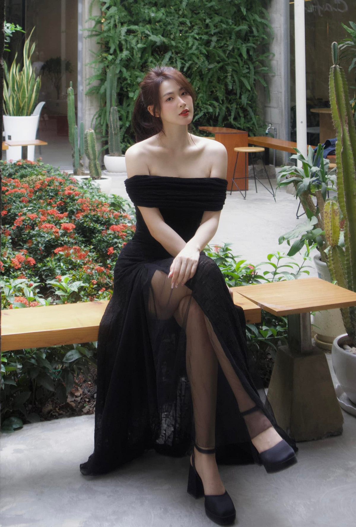 Chiều cao 1m70 cùng số đo ba vòng hoàn hảo giúp diễn viên Minh Trang luôn nổi bật trong mọi khung hình.