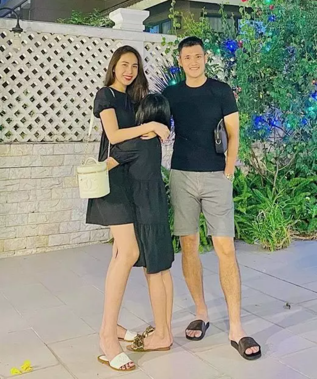 Cuộc sống hôn nhân của cặp đôi cũng không tránh khỏi những thăng trầm. Vào năm 2021, Thủy Tiên vướng vào ồn ào từ thiện, khiến hình ảnh của cô bị ảnh hưởng nghiêm trọng.