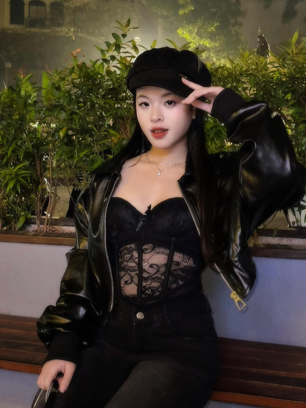 Bước sang tuổi 20, con gái Chiều Xuân nhận được nhiều lời khen ngợi về phong cách trưởng thành, quyến rũ, được thừa hưởng nhiều nét đẹp từ mẹ.