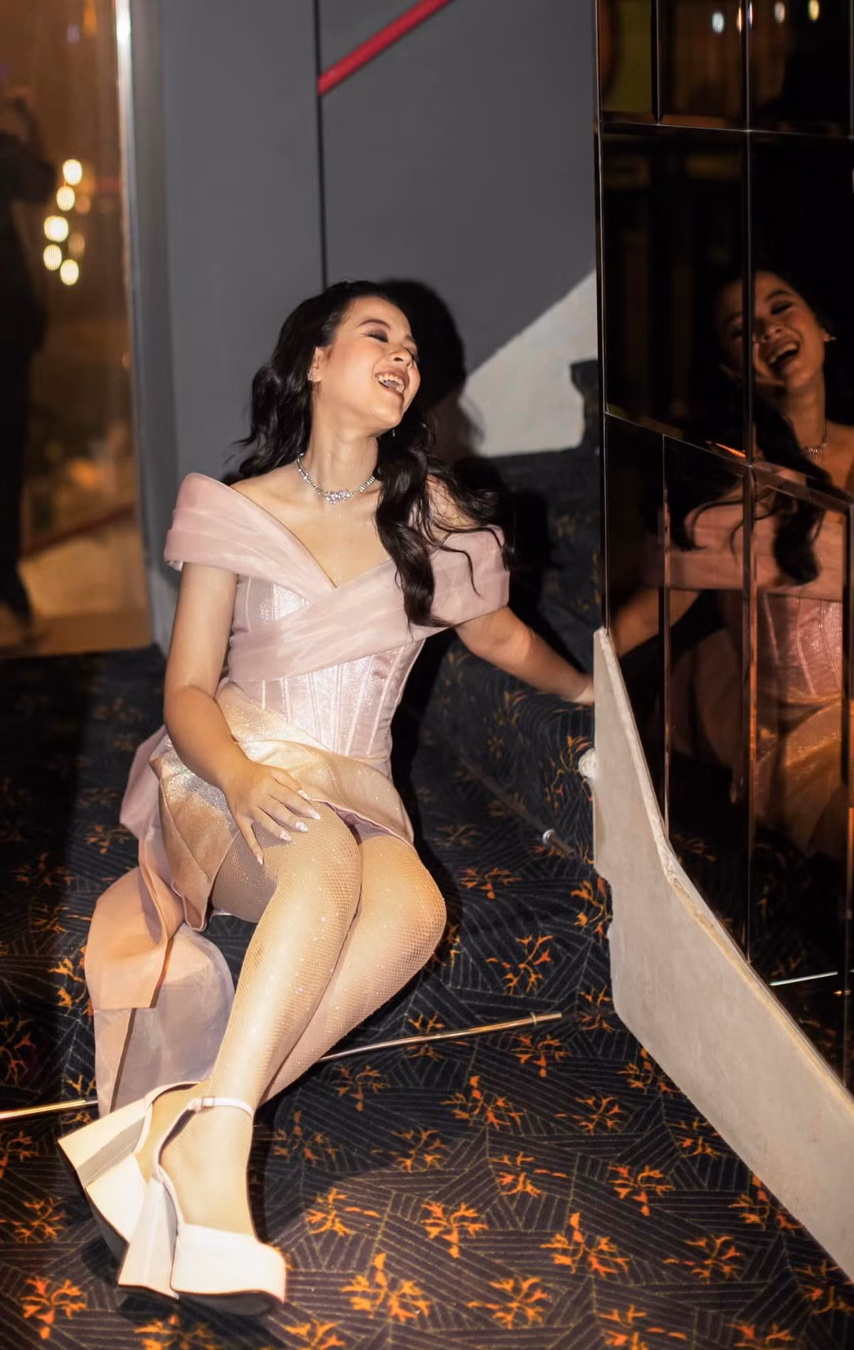 Với nhan sắc và tài năng của mình, Hồng Khanh được kỳ vọng sẽ là một "ngôi sao" tiềm năng của làng giải trí Việt trong tương lai.