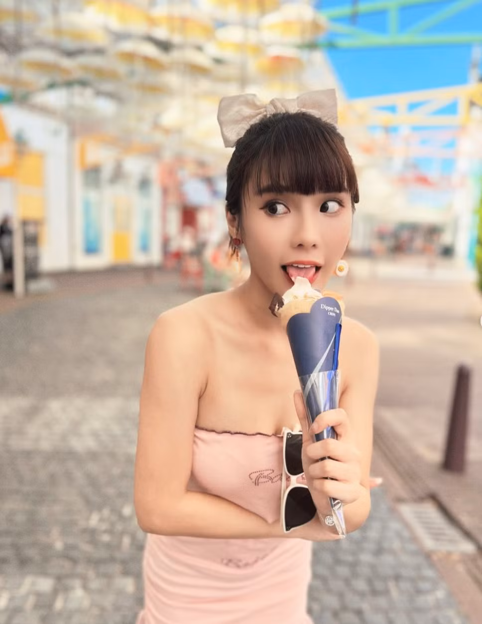 Cô nàng luôn biết cách làm mới hình ảnh của mình.