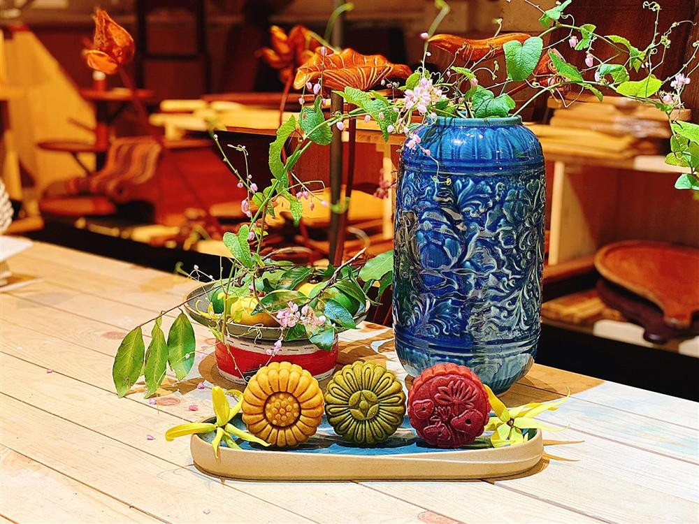 Những chiếc bánh này không chỉ có màu sắc bắt mắt mà còn chứa nhiều vitamin, khoáng chất và chất xơ, giúp tăng cường sức đề kháng, hỗ trợ tiêu hóa. Ảnh: Vietnamnet