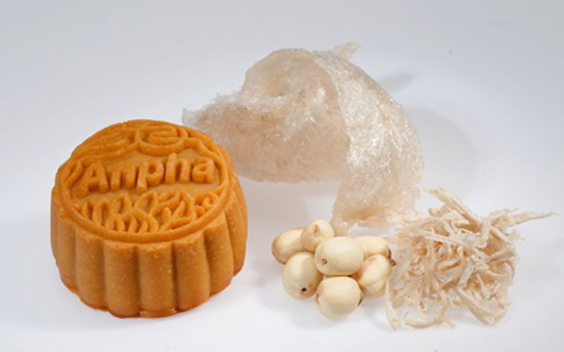 Bánh Trung thu tổ yến không chỉ là món quà sang trọng mà còn là lựa chọn tuyệt vời để bồi bổ sức khỏe. Ảnh: Bách hoá Xanh