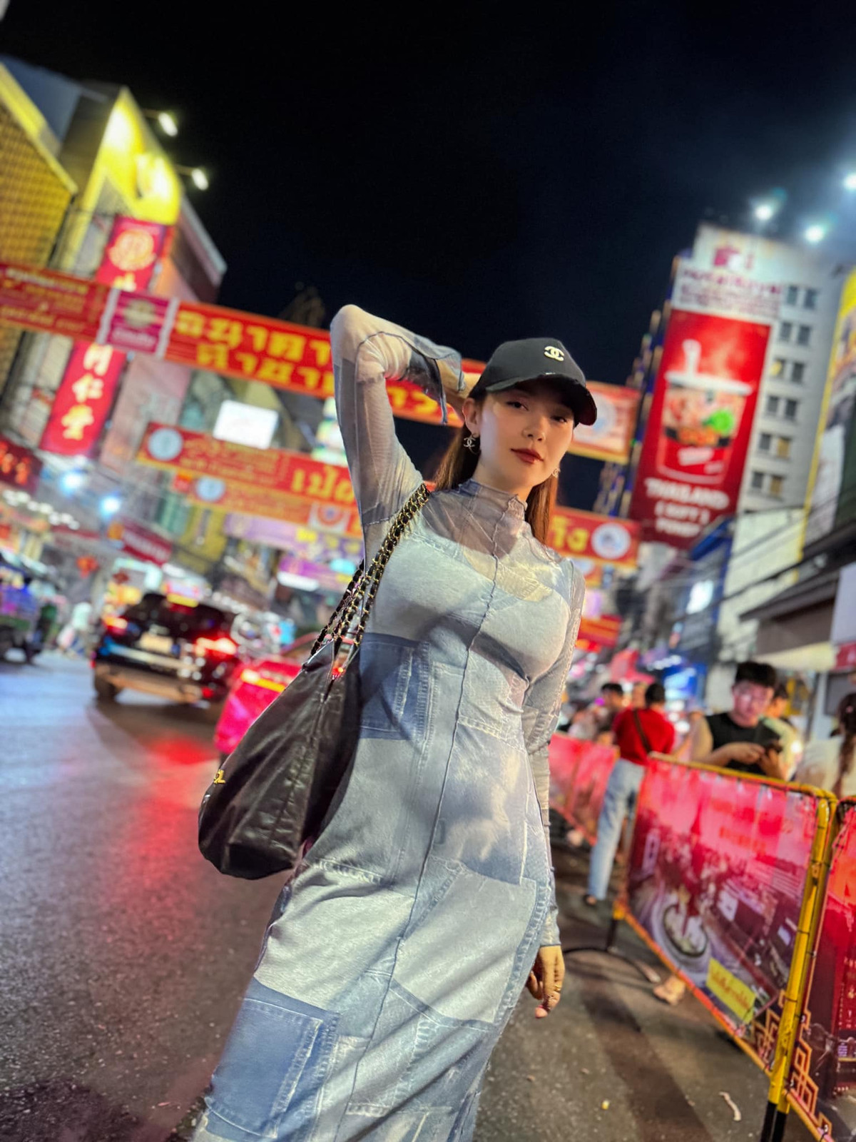 Người đẹp sinh năm 1987 chia sẻ, cô rất thích tính cách yêu đời, hài hước của chồng.