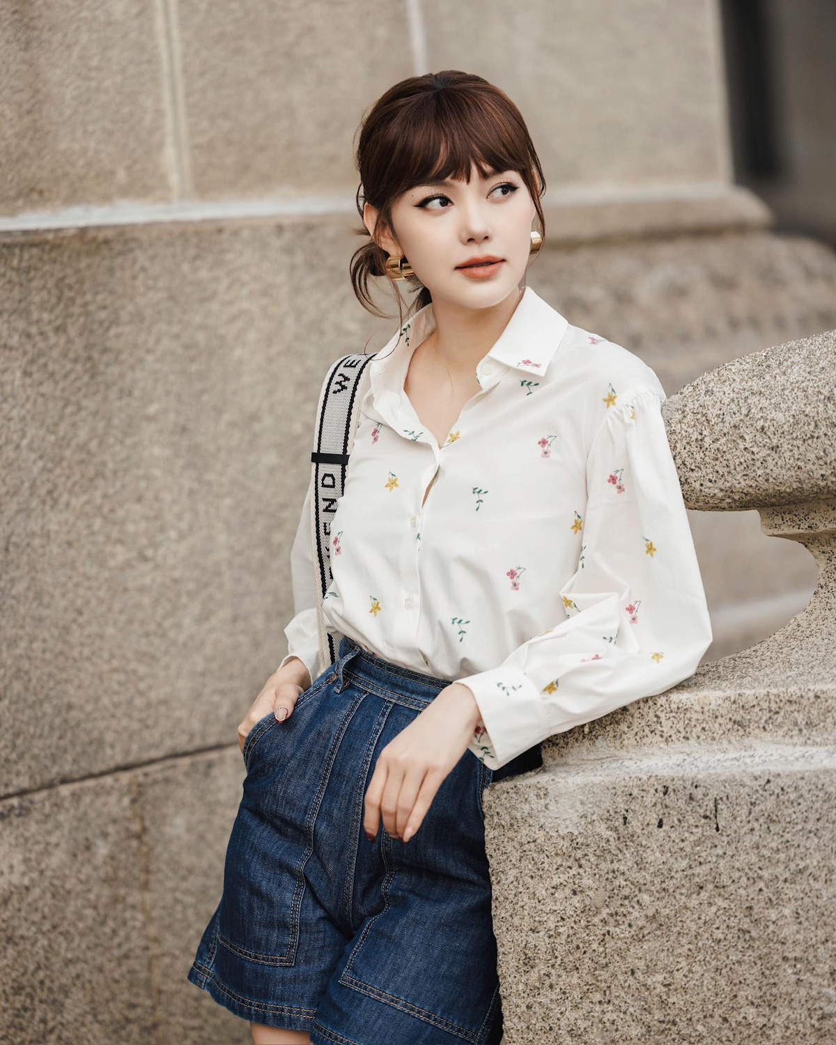 Minh Hằng cũng được nhận xét ngày càng thăng hạng nhan sắc và về dáng nhanh chóng hậu sinh nở.