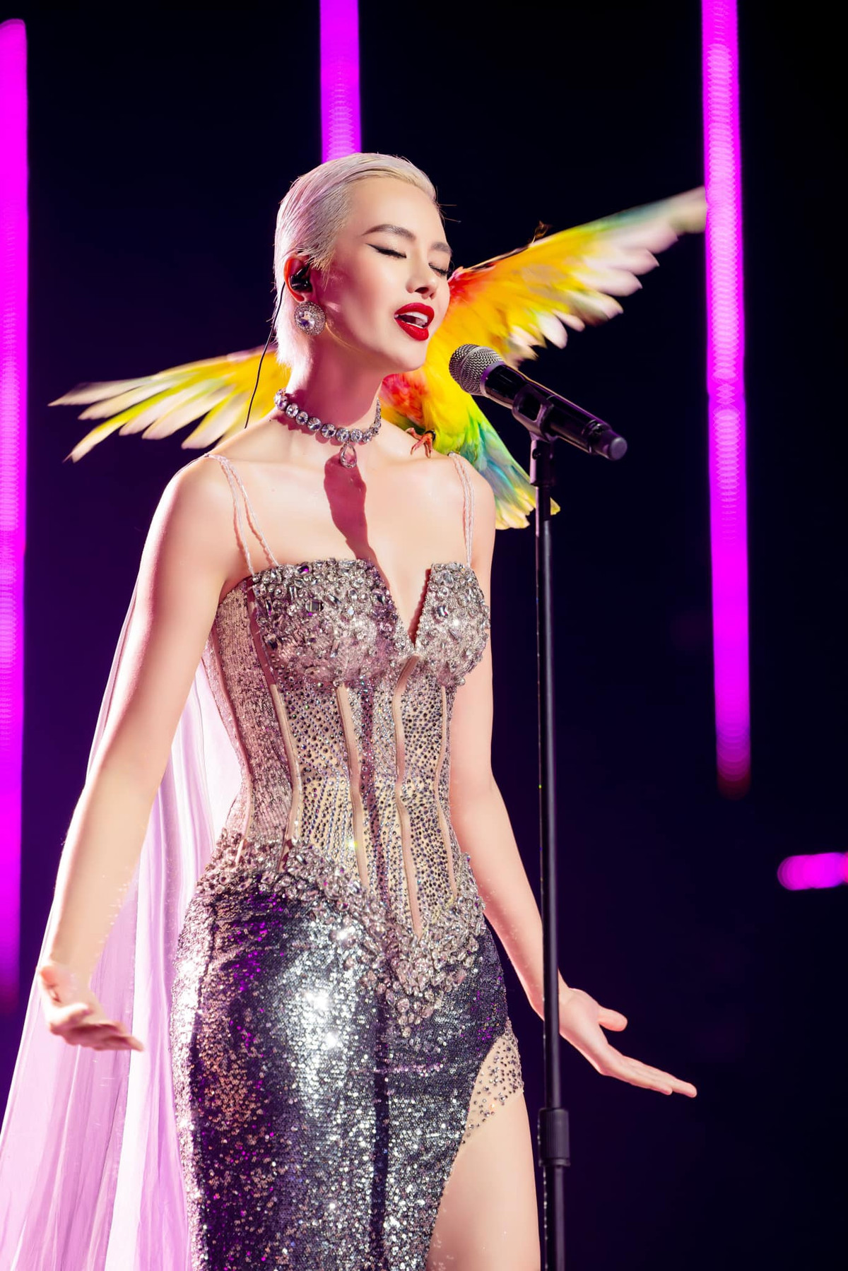 Với nhan sắc cá tính, thân hình bốc lửa cùng bản lĩnh và sự tự tin, Hà Kino hứa hẹn sẽ mang đến những màn trình diễn ấn tượng tại Miss Universe Vietnam 2024. Ảnh: FBNV