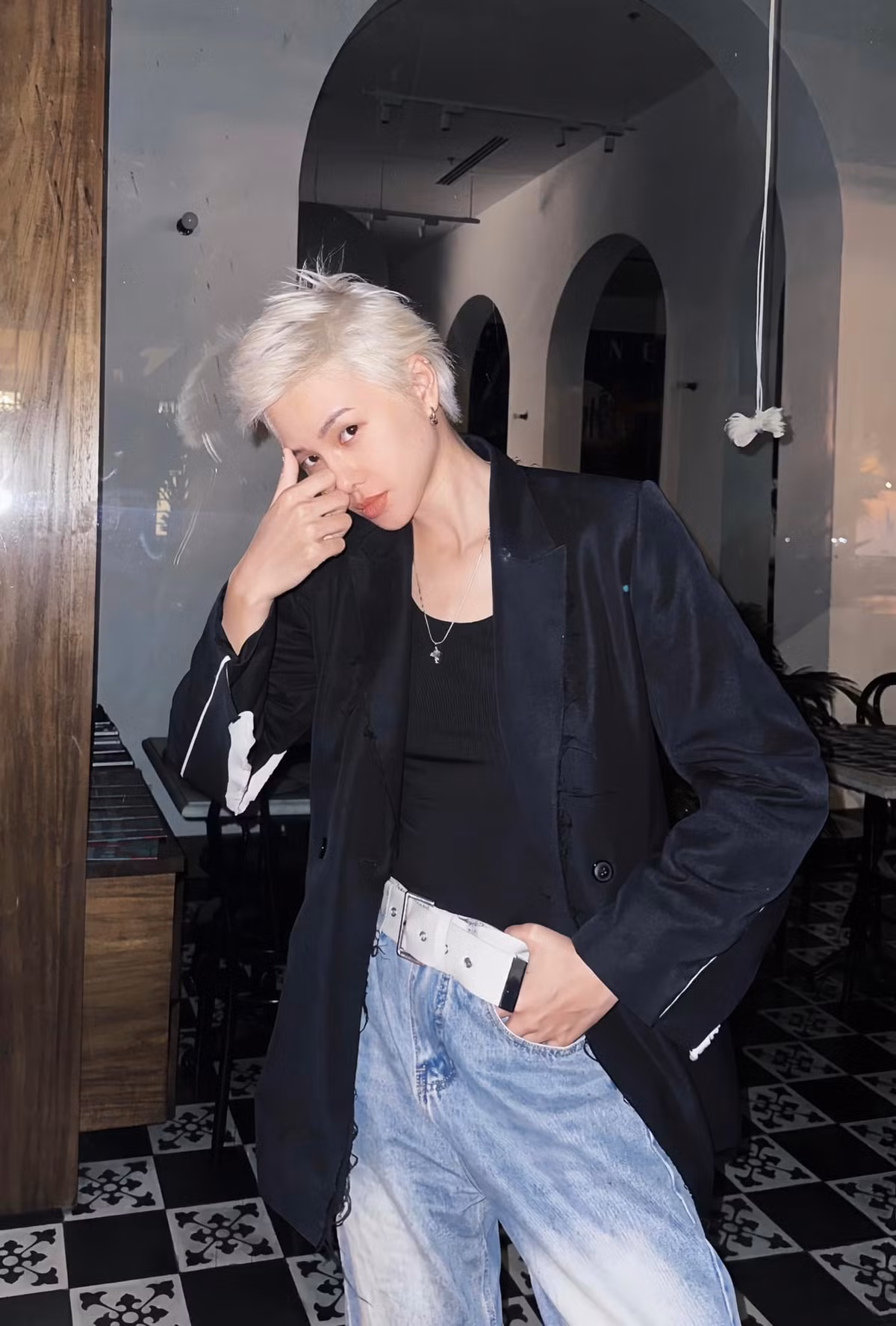 Chân dài sinh năm 1992 trở thành gương mặt quen thuộc ở nhiều sàn diễn trong nước và quốc tế.