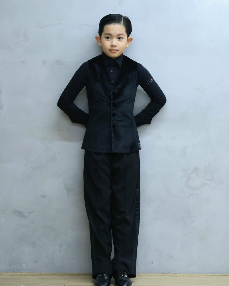 Năm 2022, cậu bé tiếp tục khẳng định tài năng khi liên tiếp 3 năm đoạt Huy chương Vàng Giải vô địch khiêu vũ thể thao nghệ thuật - Linedance quận 3 mở rộng.