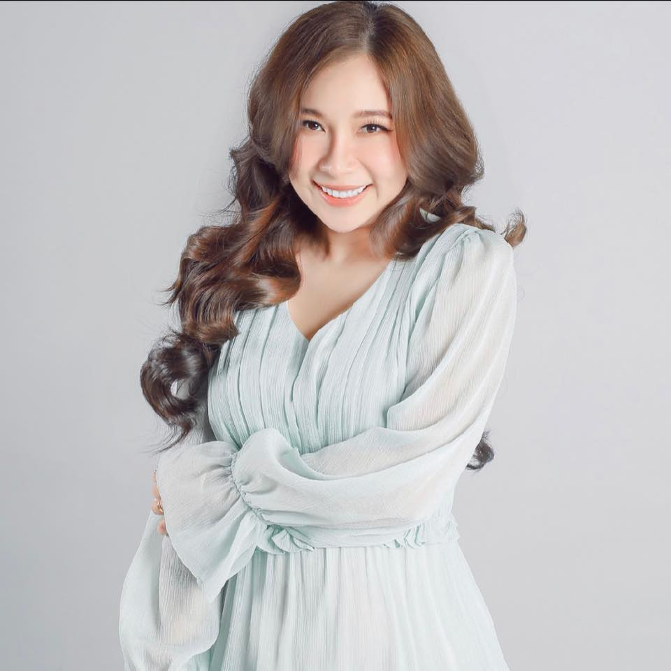 Duy Uyên trở thành trưởng nhóm khi Thanh Ngọc tách ra solo. Cô là thành viên được đánh giá có nhan sắc nổi bật, cuốn hút. Ảnh: FB Duy-uyen Nguyen