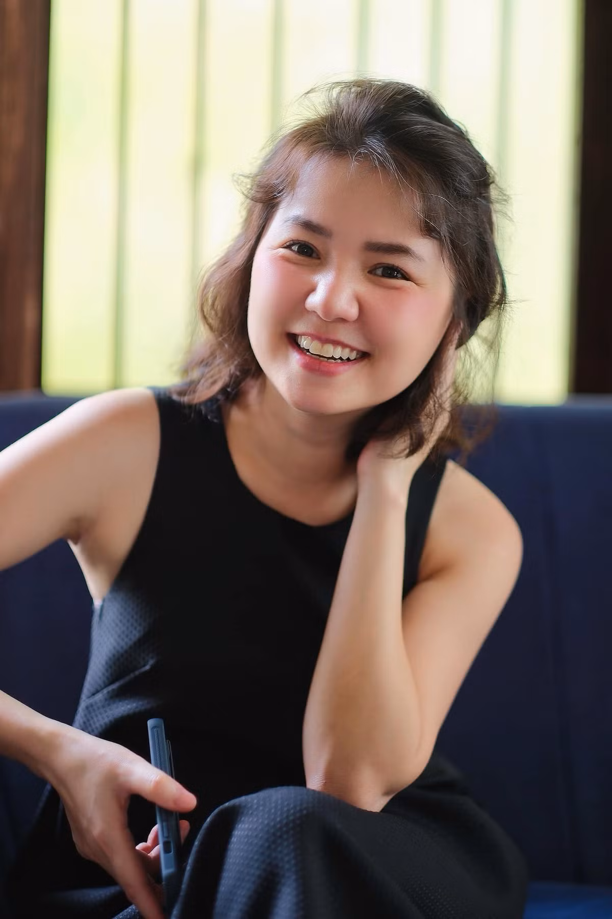 Ngô Quỳnh Anh tạo thiện cảm bởi ngoại hình phúc hậu, dễ thương, giọng hát ấm áp và trong trẻo. Cũng giống Thanh Ngọc, ca sĩ sinh năm 1983 rời Mắt Ngọc khi nhóm đang ở thời kỳ đỉnh cao. Ảnh: FB Ngô Quỳnh Anh