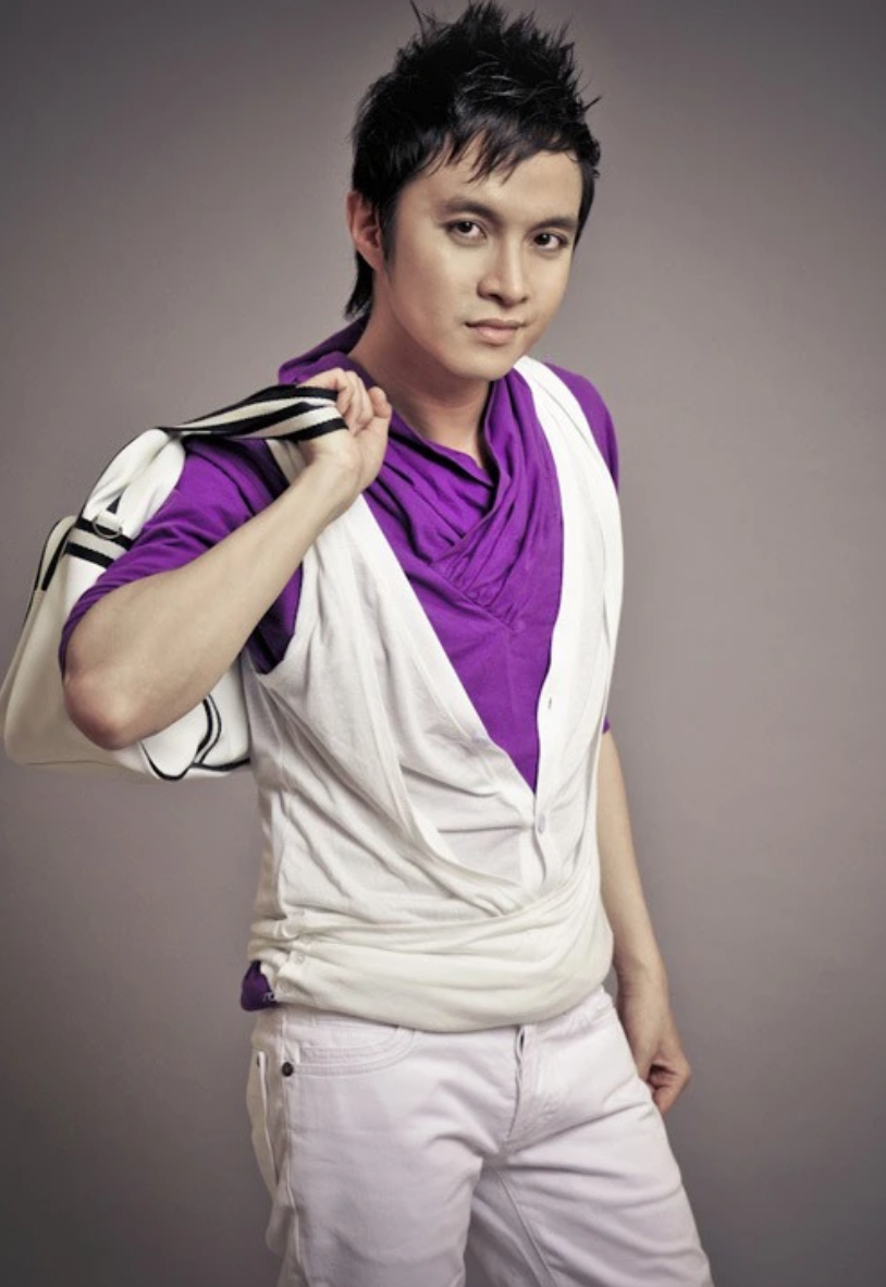 Cũng như Ưng Hoàng Phúc, Nhật Tinh Anh là cựu thành viên nhóm nhạc 1088. Nhật Tinh Anh khiến bao con tim xốn xang với loạt hit như: Vầng trăng khóc, Tình yêu mang theo...