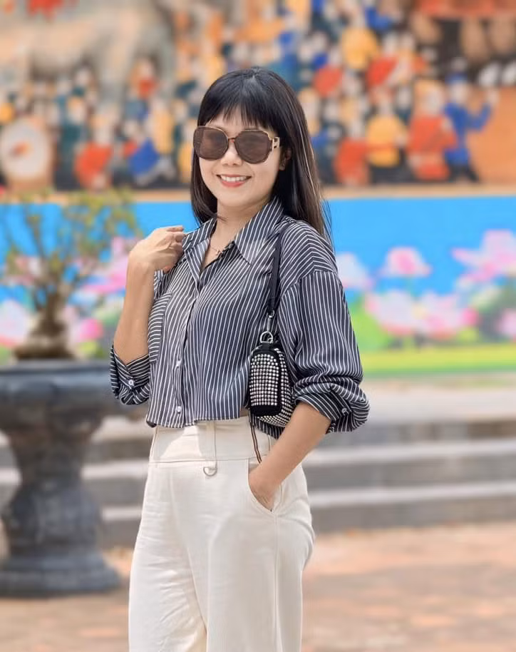 Thập niên 2000, Hương Tươi là một trong những gương mặt hài ấn tượng khi tham gia chương trình "Gặp nhau cuối tuần" trên VTV cùng với các nghệ sĩ như: Phạm Bằng, Vân Dung, Xuân Bắc, Tự Long, Công Lý, Giang Còi, Quang Tèo… (Ảnh: FB Thu Hương)