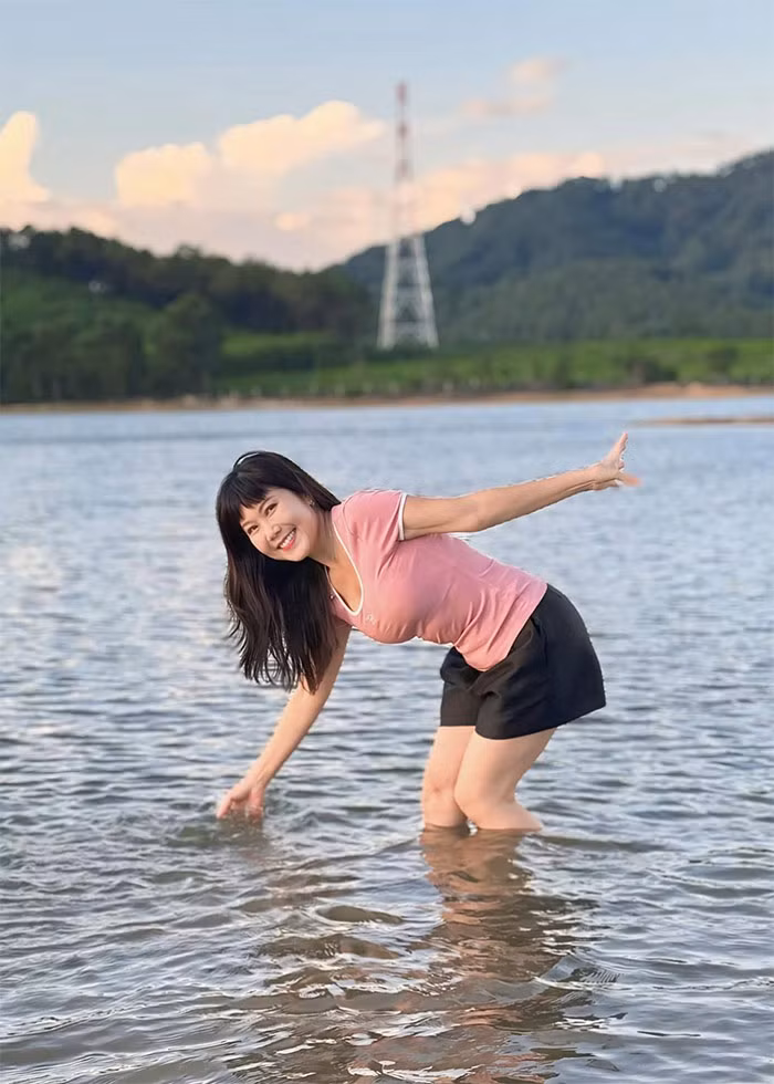 Cuộc sống kinh tế đầy đủ cũng là yếu tố giúp Hương Tươi luôn tươi trẻ. (Ảnh: FB Thu Hương)