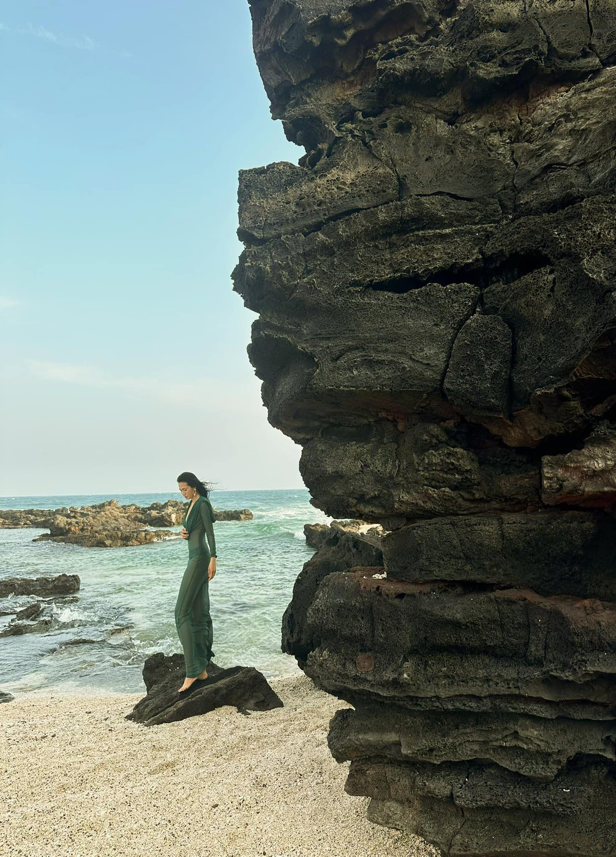 Nhìn những khoảnh khắc này, nhiều người còn không tin Anh Thư đã bước sang tuổi U50. Ảnh: FBNV