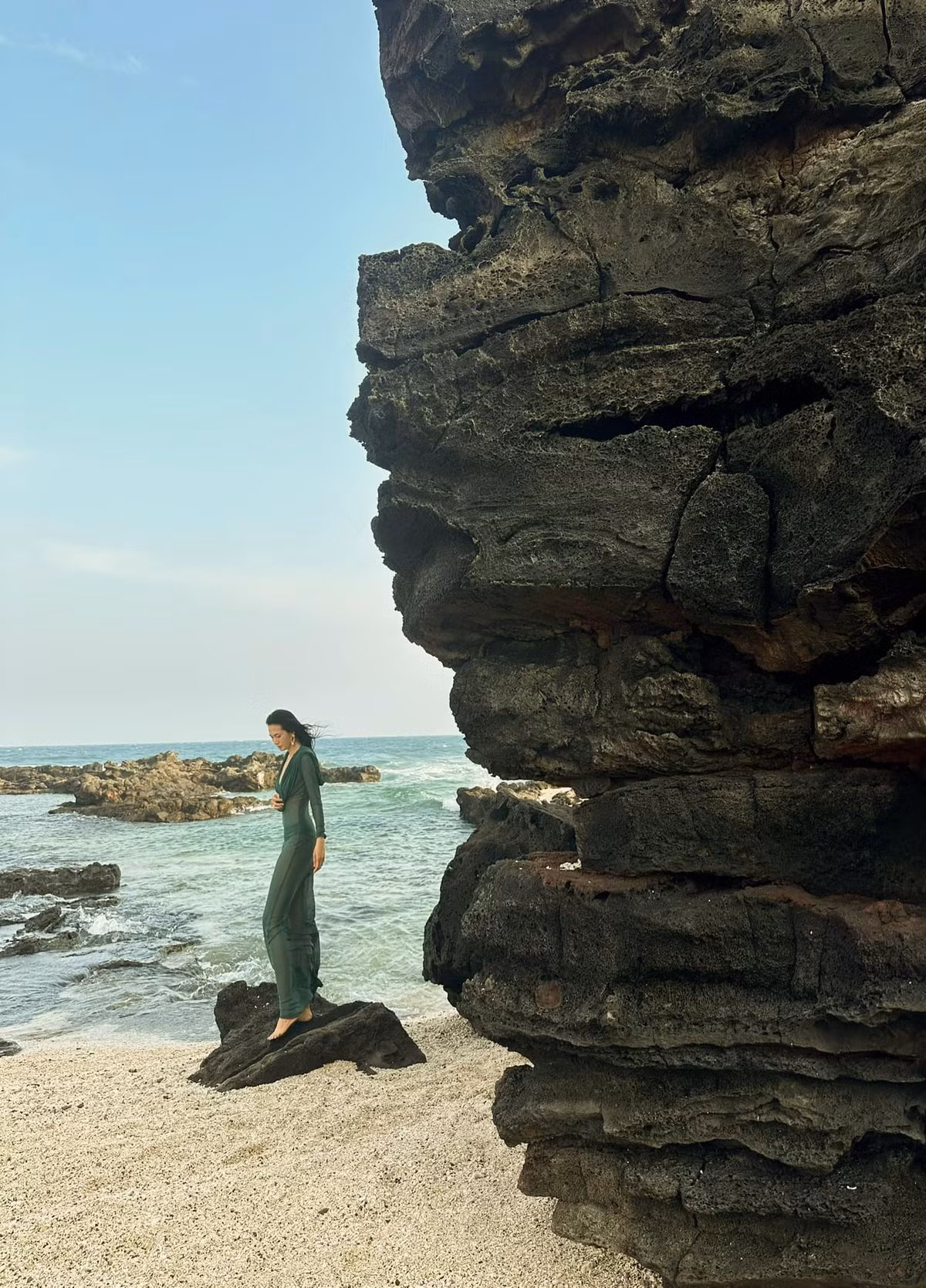 Nhìn những khoảnh khắc này, nhiều người còn không tin Anh Thư đã bước sang tuổi U50. Ảnh: FBNV