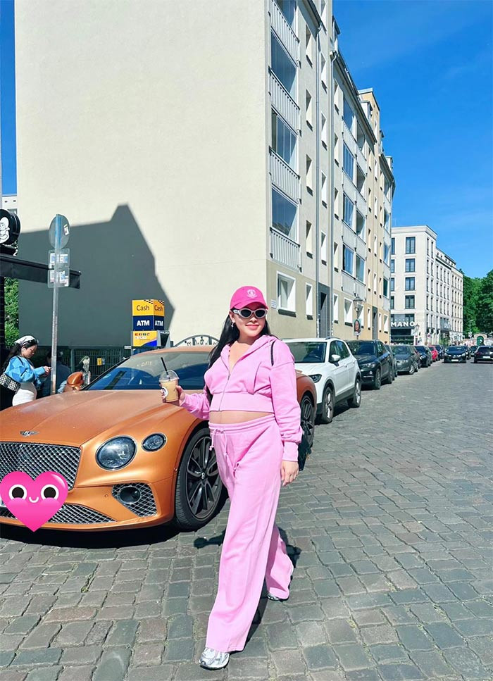 Tháng 2/2024, người mẫu Quỳnh Thư thông báo tin vui cô đã mang thai với bạn trai bí mật kèm bức ảnh chụp que thử thai hai vạch đăng lên trang cá nhân. (Ảnh: FB Quỳnh Thư)