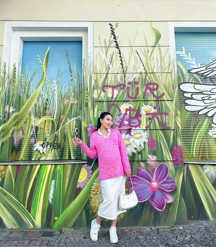 Tuy nhiên đến hiện tại, người mẫu 36 tuổi vẫn giữ kín danh tính bạn trai, bố của con mình. (Ảnh: FB Quỳnh Thư)