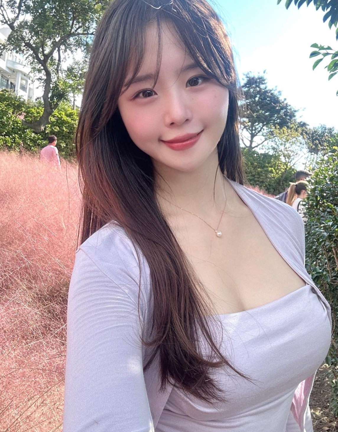 Có thể thấy, chẳng mấy khi diện đồ khoe da thịt, Yu Mei vẫn ghi điểm tuyệt đối nhờ vòng một khủng, vòng eo con kiến và vòng ba bốc lửa. Ảnh: IG yumei