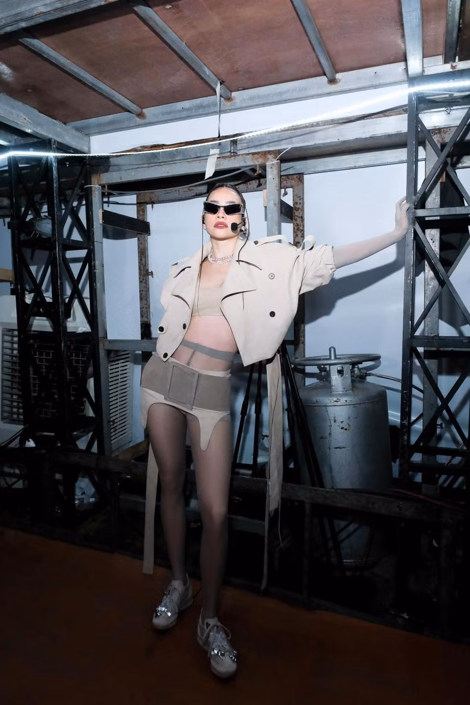 Trong làng giải trí Việt, Hồ Ngọc Hà luôn được xem là một biểu tượng thời trang. Bên cạnh những bộ cánh lộng lẫy trên sân khấu, phong cách đời thường của nữ ca sĩ cũng nhận được sự quan tâm đặc biệt từ công chúng. Ảnh: FB Ho Ngoc Ha