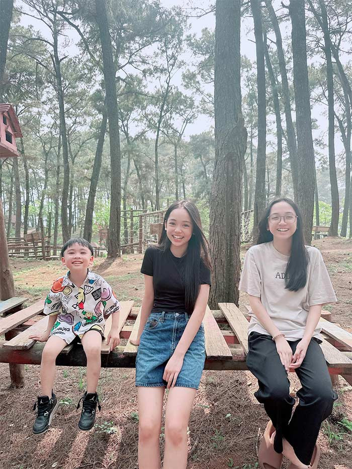 Trong gia đình, Diệp Anh là con thứ hai, cô bé có một chị gái và một em trai. (Ảnh: FB Chu Diệp Anh)