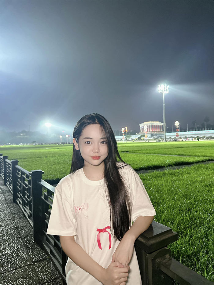 Là một diễn viên nhí nổi tiếng nhưng sao nhí "Thương ngày nắng về" rất hòa đồng với các bạn, được nhiều bạn yêu mến. (Ảnh: FB Chu Diệp Anh)