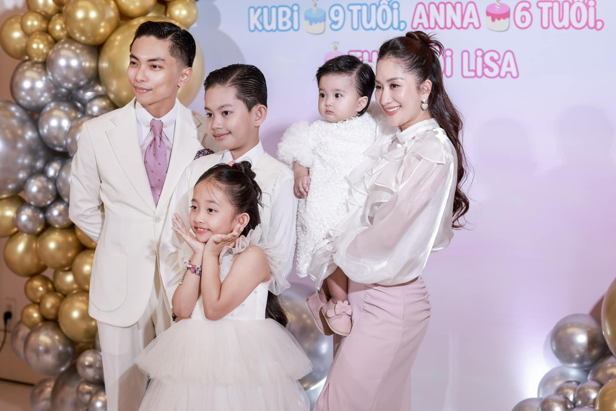 Cặp đôi Khánh Thi và Phan Hiển chào đón con thứ ba vào tháng 9/2023. Trước đó, cặp đôi đã có hai con Kubi và Anna. Ảnh: FB Khanh Thi Phan Hien