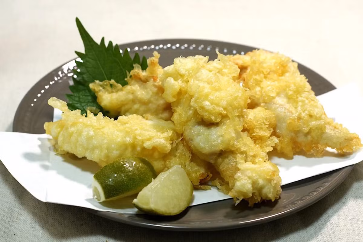 Món ăn này có thể được chế biến thành nhiều món khác nhau như nướng, rán, tempura, lẩu, thậm chí là ăn sống.