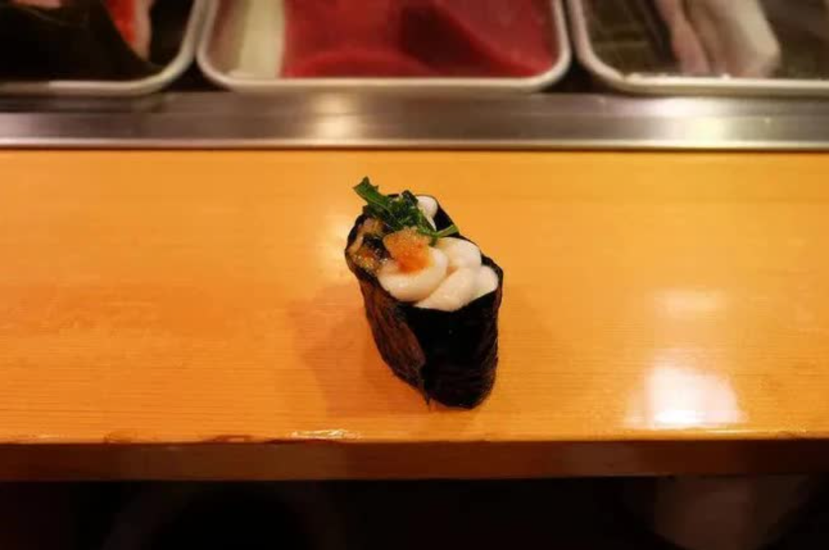 Tuy vẻ ngoài có phần kỳ dị, món tinh hoàn cá lại được đánh giá cao về hương vị và giá trị dinh dưỡng. Món ăn này chứa dồi dào protein, vitamin và khoáng chất, được cho là có tác dụng tăng cường sức khỏe sinh lý nam giới, bồi bổ cơ thể và cải thiện trí nhớ.