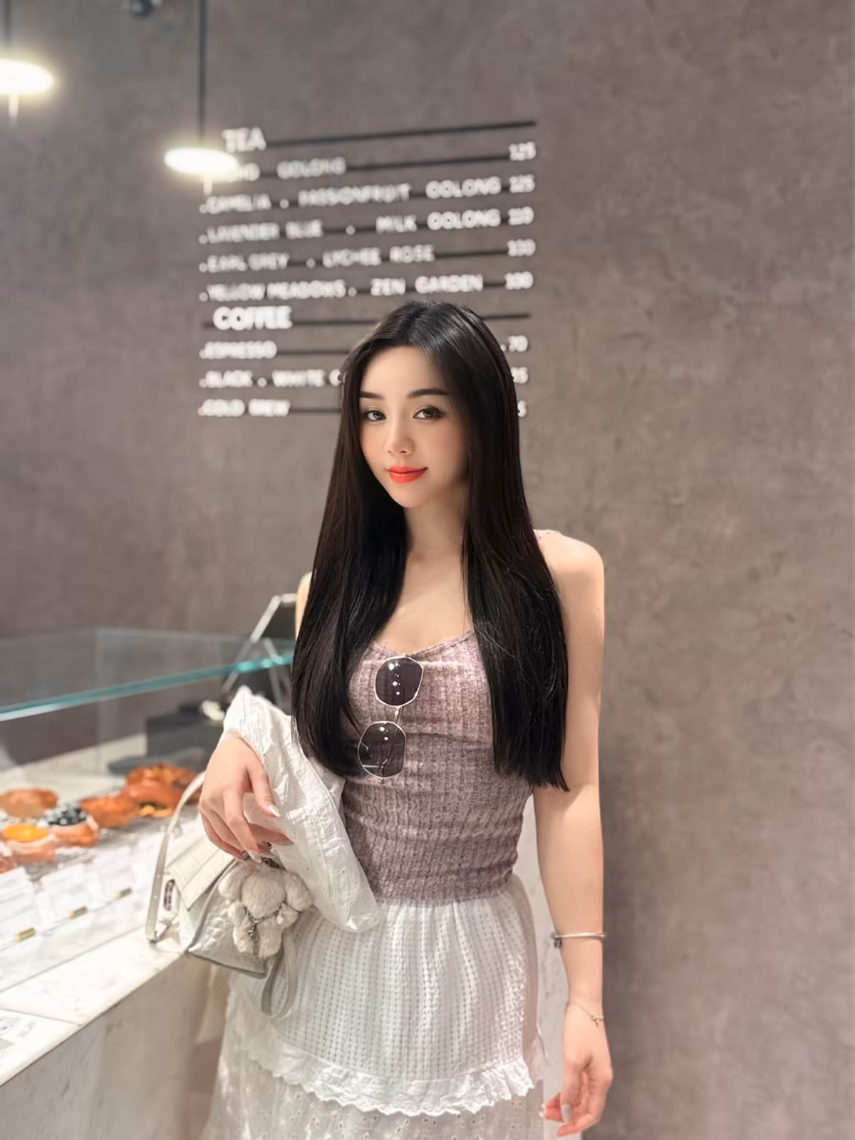 Quynh Kool xinh dep tha thinh, vo chong Hong Dang ham nong tinh cam