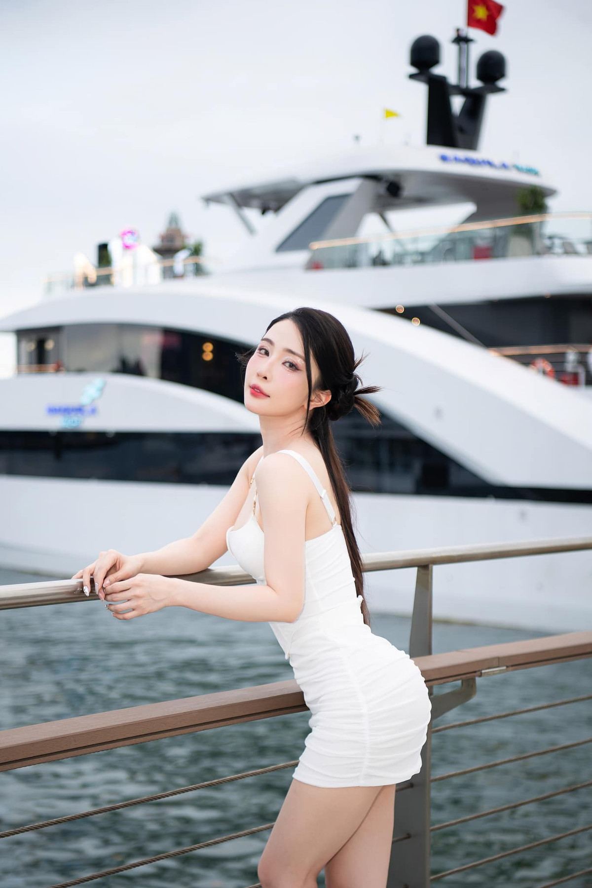 Thời gian gần đây, "cá sấu chúa" Quỳnh Nga ưa chuộng diện trang phục gợi cảm, khoe 3 vòng bắt mắt. Ảnh: FB Phạm Quỳnh Nga