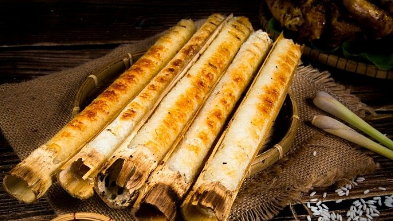 Cơm lam được làm từ gạo dẻo thơm và nhồi trong ống tre hoặc nứa, sau đó nướng trên bếp than. Cơm lam sau khi nướng xong, nóng hổi, tỏa ra hương thơm lừng, thường ăn cùng với muối vừng hoặc thịt nướng.