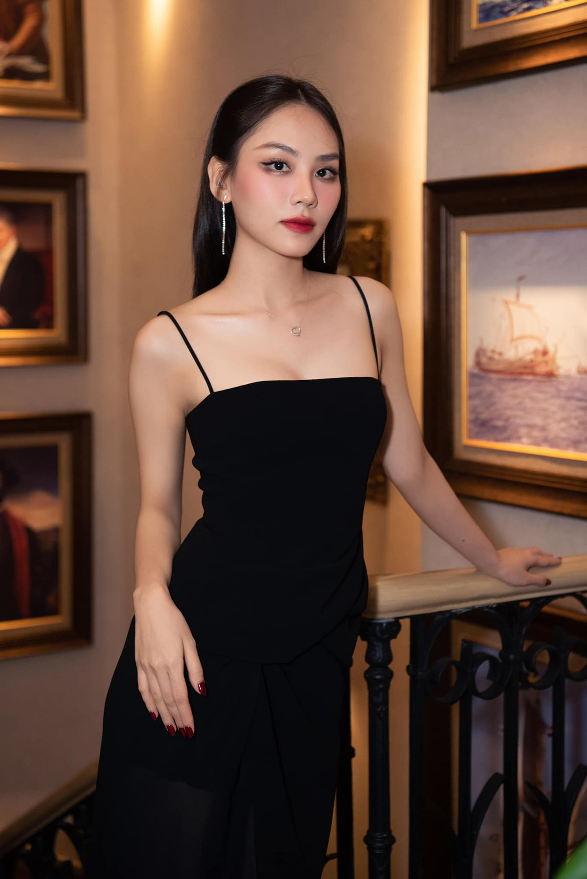 Mới đây, Hoa hậu Mai Phương thông báo gia nhập công ty mới sau khi hết nhiệm kỳ Miss World Vietnam. Rời Sen Vàng, Mai Phương về chung công ty với Thu Phương, Phương Mỹ Chi, Lan Khuê, DTAP. Ảnh: FB Huỳnh Nguyễn Mai Phương