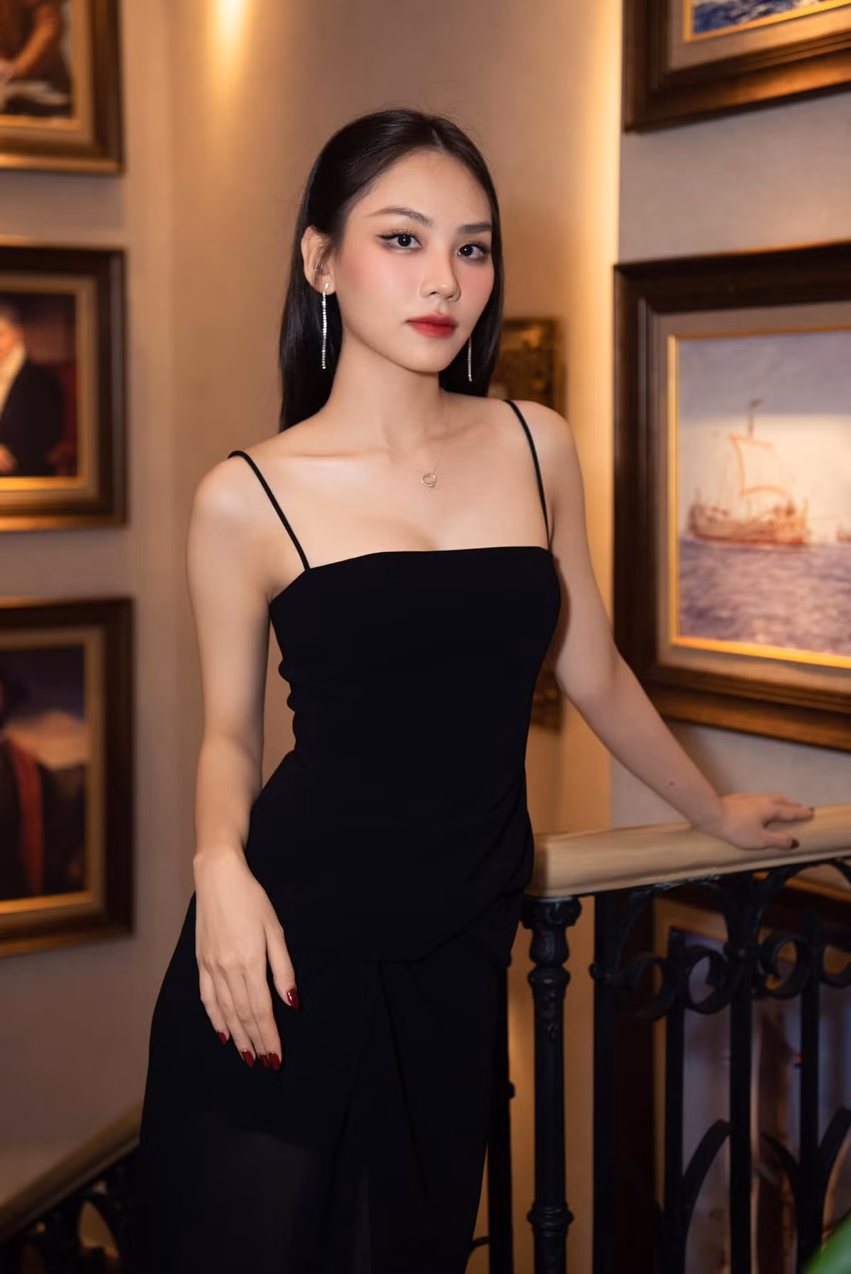 Mới đây, Hoa hậu Mai Phương thông báo gia nhập công ty mới sau khi hết nhiệm kỳ Miss World Vietnam. Rời Sen Vàng, Mai Phương về chung công ty với Thu Phương, Phương Mỹ Chi, Lan Khuê, DTAP. Ảnh: FB Huỳnh Nguyễn Mai Phương