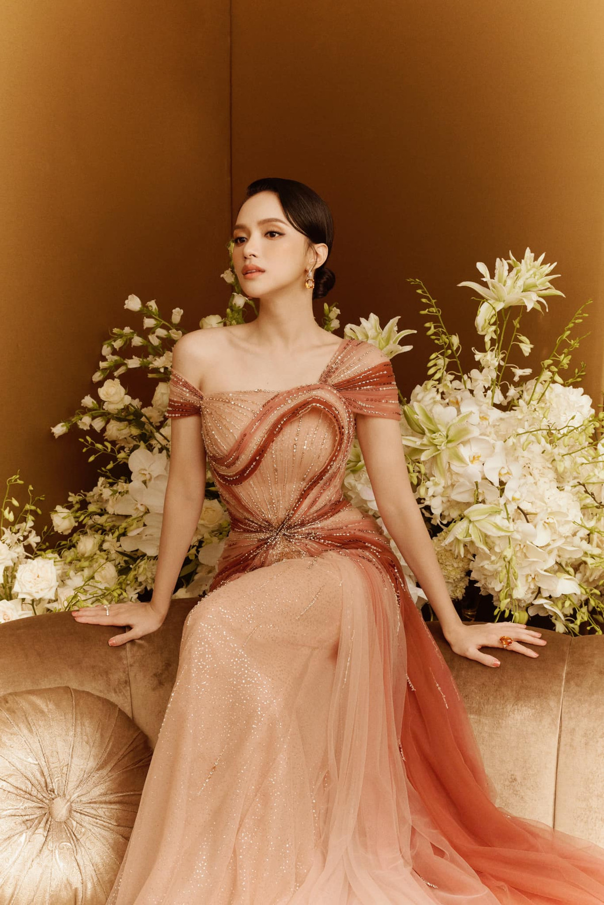 Hoa hậu Hương Giang quyến rũ với loạt thiết kế đầm dạ hội trong bộ ảnh mới. Ảnh: FB Nguyễn Hương Giang