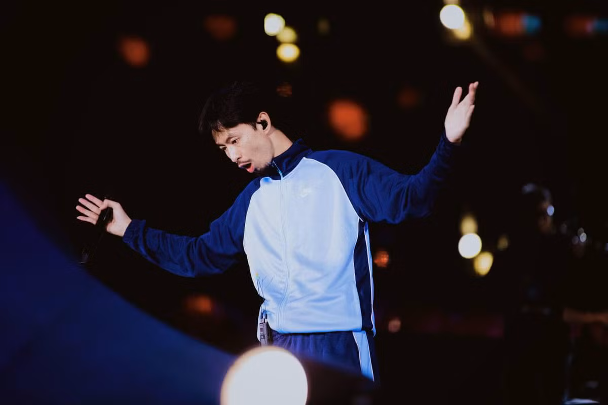 Có thể nói, các MV của Đen Vâu "gây sốt" không chỉ bởi những "lời tiên tri" ngẫu nhiên mà còn bởi chính tài năng và tâm hồn nghệ thuật của anh.