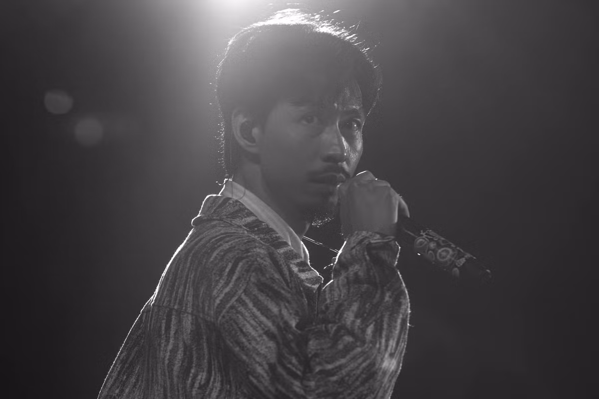 Các MV của Đen Vâu không chỉ mang đến những giai điệu bắt tai mà còn ẩn chứa những thông điệp sâu sắc về cuộc sống, tình yêu, con người.