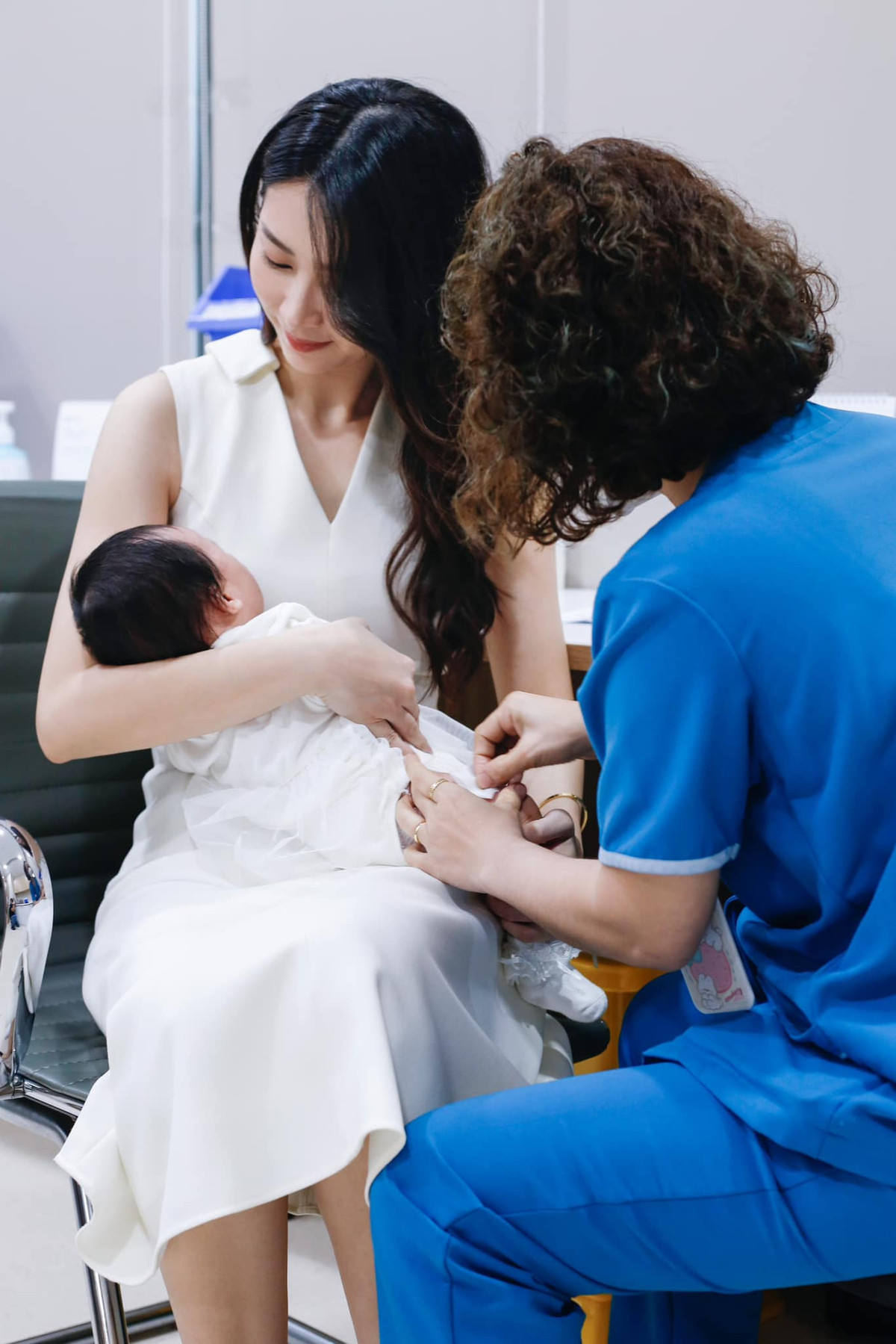 Hoa hậu Đặng Thu Thảo xuất hiện sau khi bí mật sinh con thứ 3. Ảnh: FB Dang Thu Thao